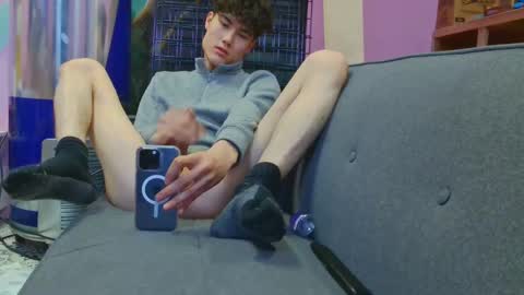 toesandhoney online show from March 1, 2025, 10:10 pm