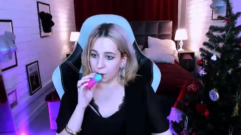 Tolli Moll online show from December 4, 2024, 4:16 pm