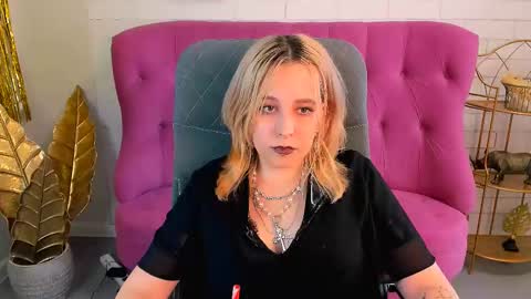 Tolli Moll online show from December 5, 2024, 3:17 pm