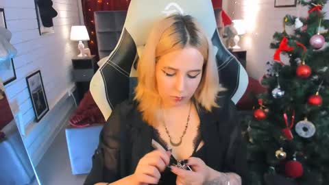 Tolli Moll online show from December 14, 2024, 4:09 pm