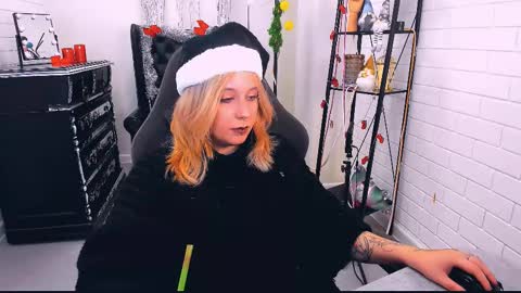 Tolli Moll online show from December 24, 2024, 12:44 pm