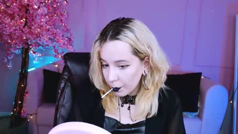 Tolli Moll online show from January 14, 2025, 11:53 am