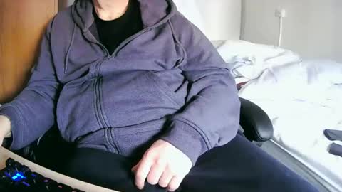 tolon408472 online show from February 19, 2025, 12:33 pm