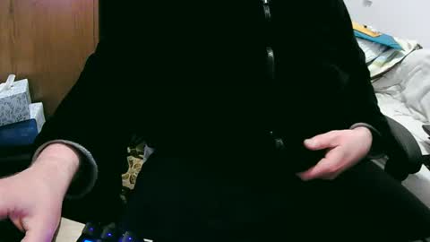 tolon408472 online show from March 3, 2025, 5:29 pm