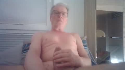 Snapshot of tom60sam chatting on May 1, 2026, 7:02 am tomsam online show from May 1, 2026, 7:02 am