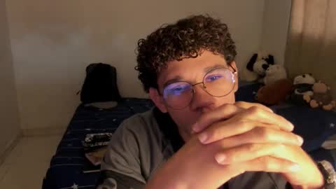 Tom Blue online show from October 27, 2025, 4:33 pm