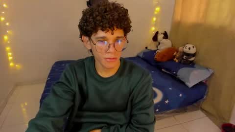 Tom Blue online show from November 26, 2025, 4:08 pm