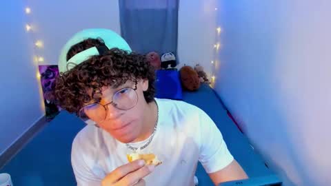 Tom Blue online show from March 18, 2026, 10:46 pm