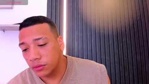 Tom muscle1 online show from October 24, 2025, 12:01 pm