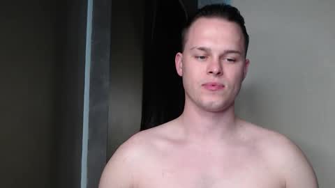 Snapshot of tom_y_ chatting on November 3, 2025, 6:09 pm Tom online show from November 3, 2025, 6:09 pm