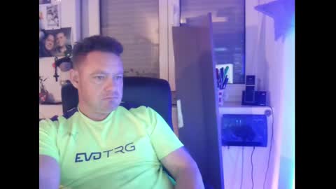 tomame_ online show from December 16, 2024, 7:04 am