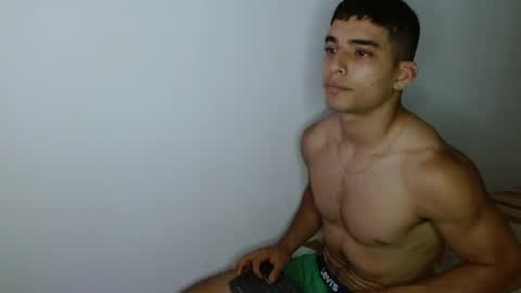 tomaz_18 online show from April 9, 2026, 3:17 pm
