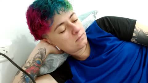 Blue online show from October 31, 2025, 5:25 pm