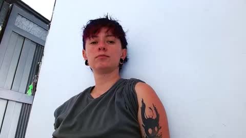 Snapshot of tomboyblue chatting on April 25, 2026, 5:43 pm Blue online show from April 25, 2026, 5:43 pm