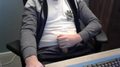 tomin3m online show from October 10, 2025, 11:04 pm