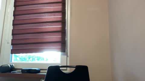 Snapshot of tommilovee chatting on April 4, 2026, 7:50 am tommilovee online show from April 4, 2026, 7:50 am