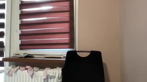Snapshot of tommilovee chatting on April 25, 2026, 9:01 am tommilovee online show from April 25, 2026, 9:01 am