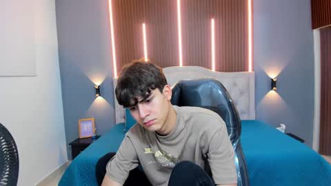 Tommy  online show from September 21, 2025, 3:30 am