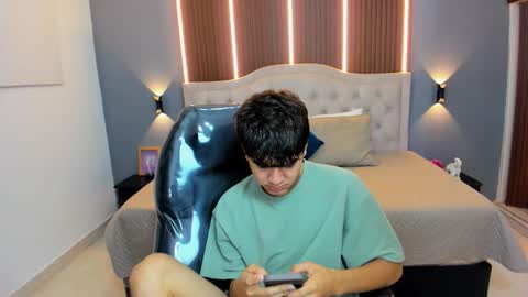 Tommy  online show from November 30, 2025, 3:43 am