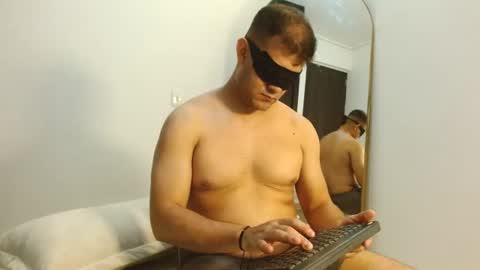 Snapshot of tommy_baker990131 chatting on July 22, 2026, 2:03 am tomm online show from July 22, 2026, 2:03 am