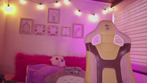 Blue  online show from April 8, 2026, 12:38 pm