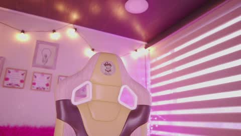 Blue  online show from April 12, 2026, 11:04 am