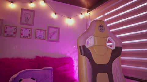 Blue  online show from April 17, 2026, 12:19 pm