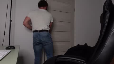 Snapshot of tommy_burnzzz chatting on January 14, 2025, 2:40 am tommy burnzzz online show from January 14, 2025, 2:40 am