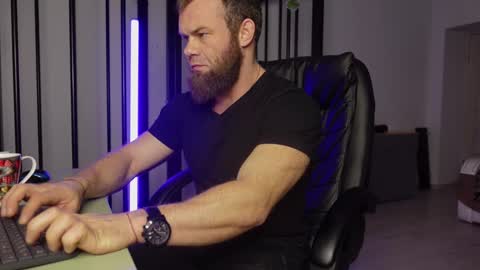 Snapshot of tommy_burnzzz chatting on February 13, 2025, 2:45 am tommy burnzzz online show from February 13, 2025, 2:45 am