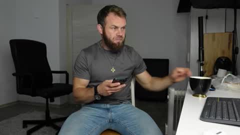 Snapshot of tommy_burnzzz chatting on October 9, 2025, 6:44 am tommy burnzzz online show from October 9, 2025, 6:44 am