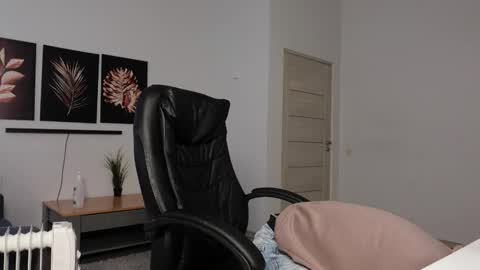  tommy burnzzz  online show from December 4, 2025, 8:01 am