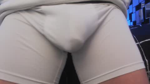 Snapshot of tommy_knuckles chatting on January 8, 2025, 11:54 am Tommy online show from January 8, 2025, 11:54 am