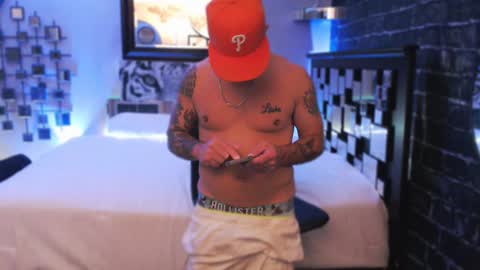 Snapshot of tommy_knuckles chatting on September 15, 2025, 12:49 pm Tommy online show from September 15, 2025, 12:49 pm