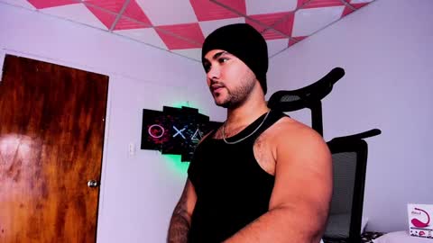 tommy_sccott online show from January 25, 2025, 4:34 am