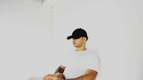 tommy_sccott online show from September 25, 2025, 11:30 pm