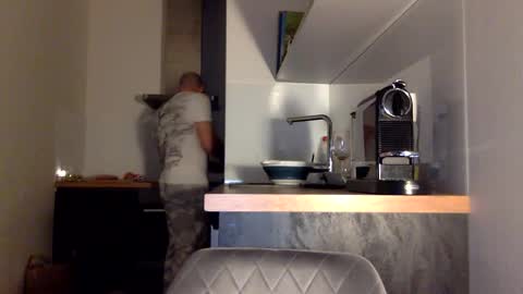 Thomas Fit online show from December 22, 2024, 10:04 pm