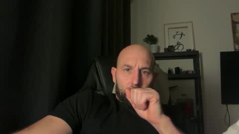 Snapshot of tommyx01 chatting on November 19, 2025, 10:43 pm Thomas Fit online show from November 19, 2025, 10:43 pm