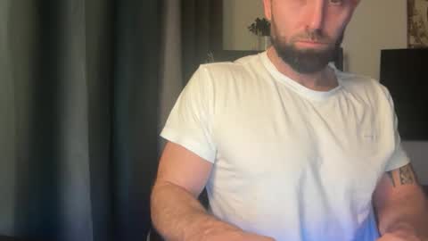 Snapshot of tommyx01 chatting on November 26, 2025, 3:40 am Thomas Fit online show from November 26, 2025, 3:40 am