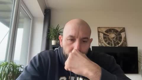 Snapshot of tommyx01 chatting on December 15, 2025, 8:51 am Thomas Fit online show from December 15, 2025, 8:51 am