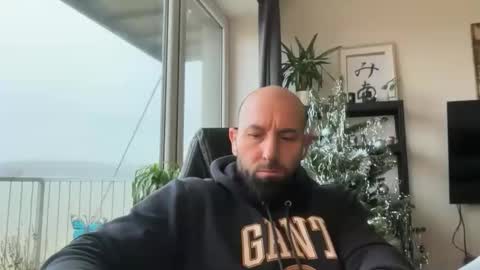 Snapshot of tommyx01 chatting on December 18, 2025, 7:58 am Thomas Fit online show from December 18, 2025, 7:58 am