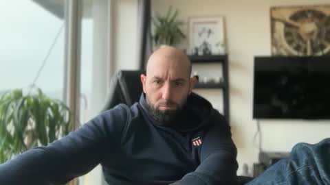 Snapshot of tommyx01 chatting on December 19, 2025, 8:21 am Thomas Fit online show from December 19, 2025, 8:21 am