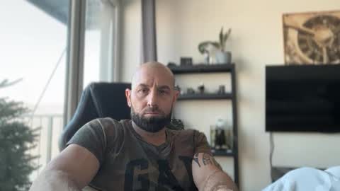 Snapshot of tommyx01 chatting on January 6, 2026, 9:35 am Thomas Fit online show from January 6, 2026, 9:35 am