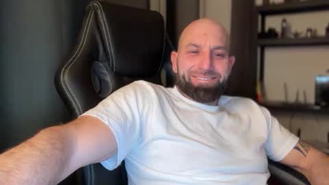 Snapshot of tommyx01 chatting on February 7, 2026, 12:03 am Thomas Fit online show from February 7, 2026, 12:03 am