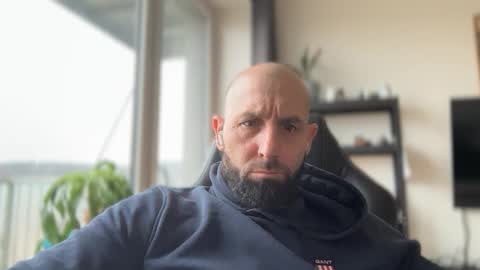 Snapshot of tommyx01 chatting on February 18, 2026, 7:37 am Thomas Fit online show from February 18, 2026, 7:37 am