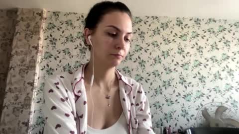 Selina online show from September 19, 2025, 4:03 am