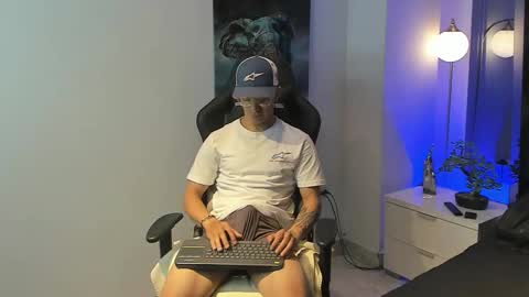 tony_petrov online show from October 5, 2025, 5:28 am