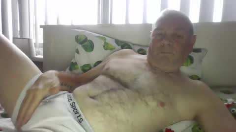 tonygibbson62 online show from December 17, 2025, 9:04 am