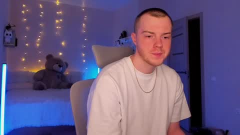 toohornyserj online show from December 9, 2024, 8:33 pm