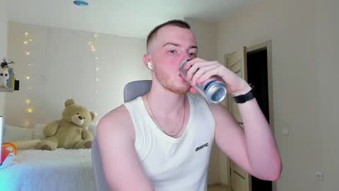 toohornyserj online show from December 17, 2024, 8:32 pm