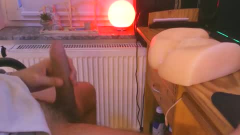 toohugeandstonedxoxo online show from October 17, 2025, 5:54 am